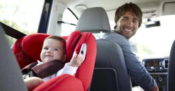 10 façons de rendre vos trajets en voiture avec bébé plus agréables